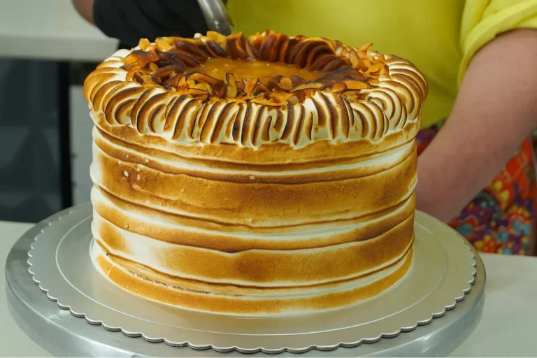 Tortas frutales merengadas